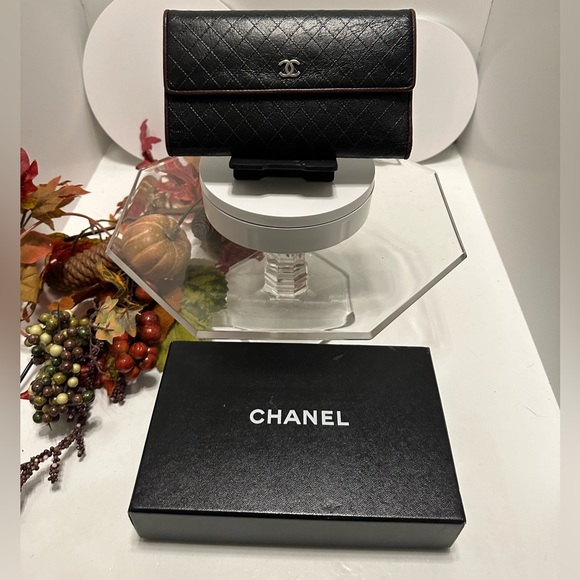 Chanel Interlocking CC Trifold Wallet - Picture 4 of 12